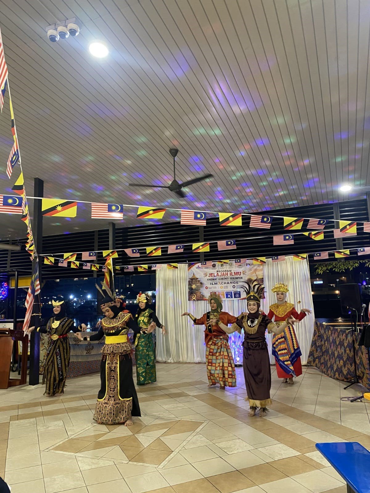 Malam Kebudayaan ILMXCHANGE Pererat Silaturahmi Indonesia–Malaysia di Kampung Boyan Malaysia